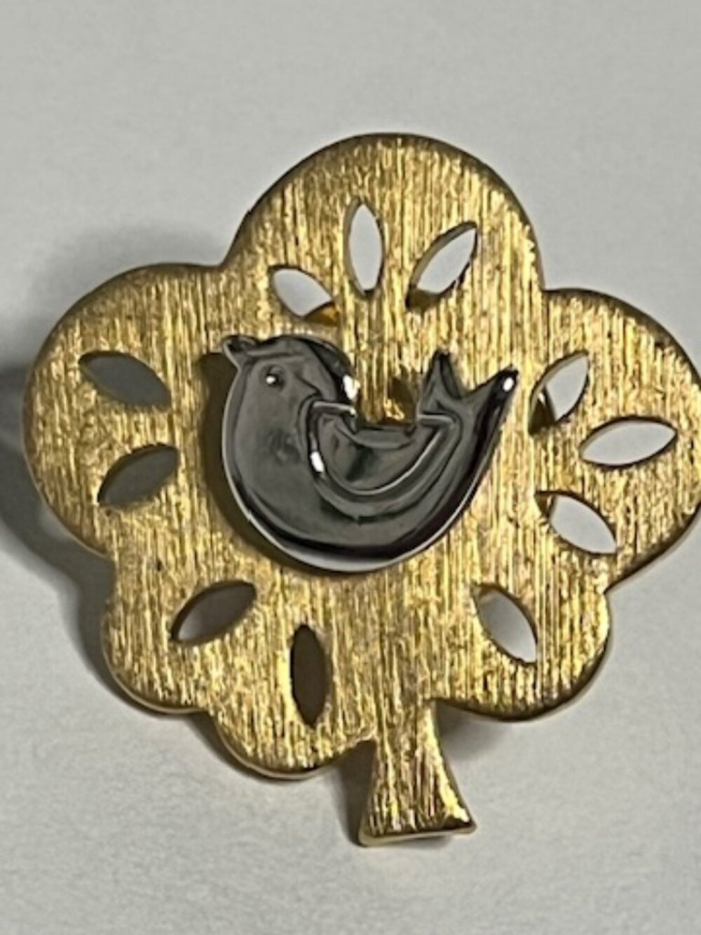 VTG 1979 Avon Partridge in a Pear Tree Tack Pin 2 Piece Gold/Silver Tones .75"